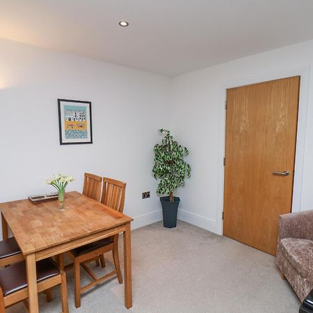 Above & Beyond Apartamento Whitby Exterior foto