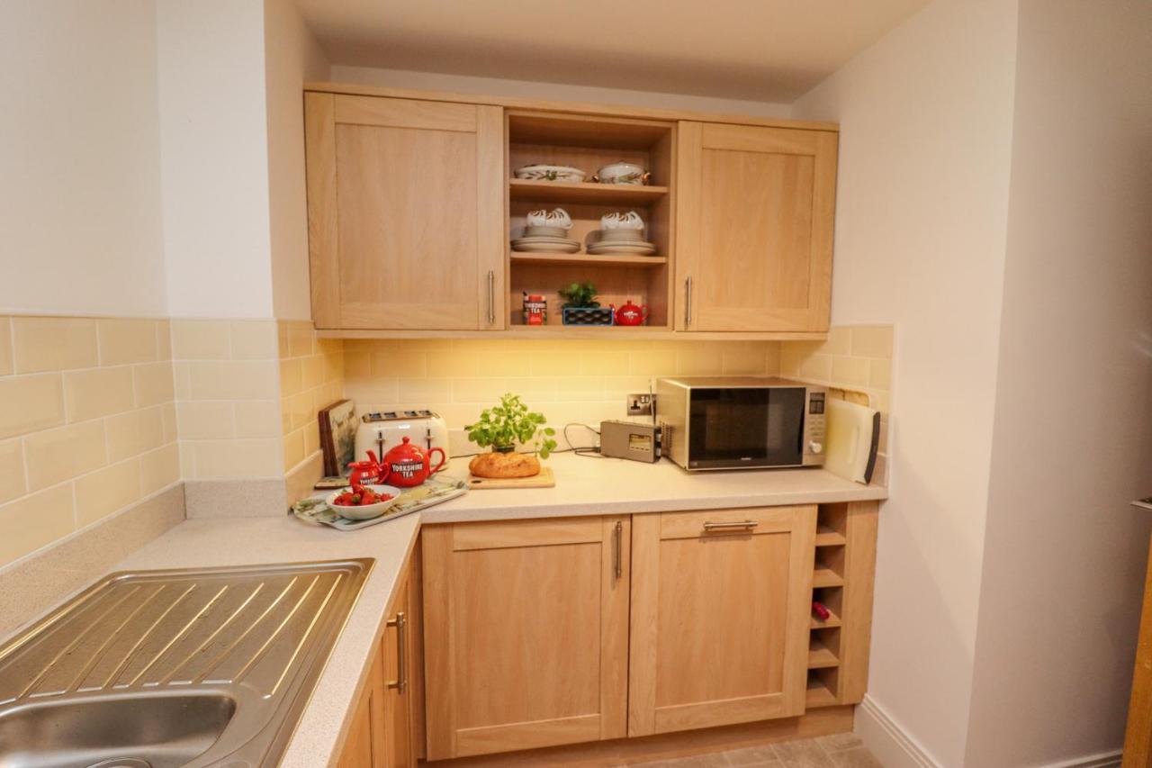 Above & Beyond Apartamento Whitby Exterior foto