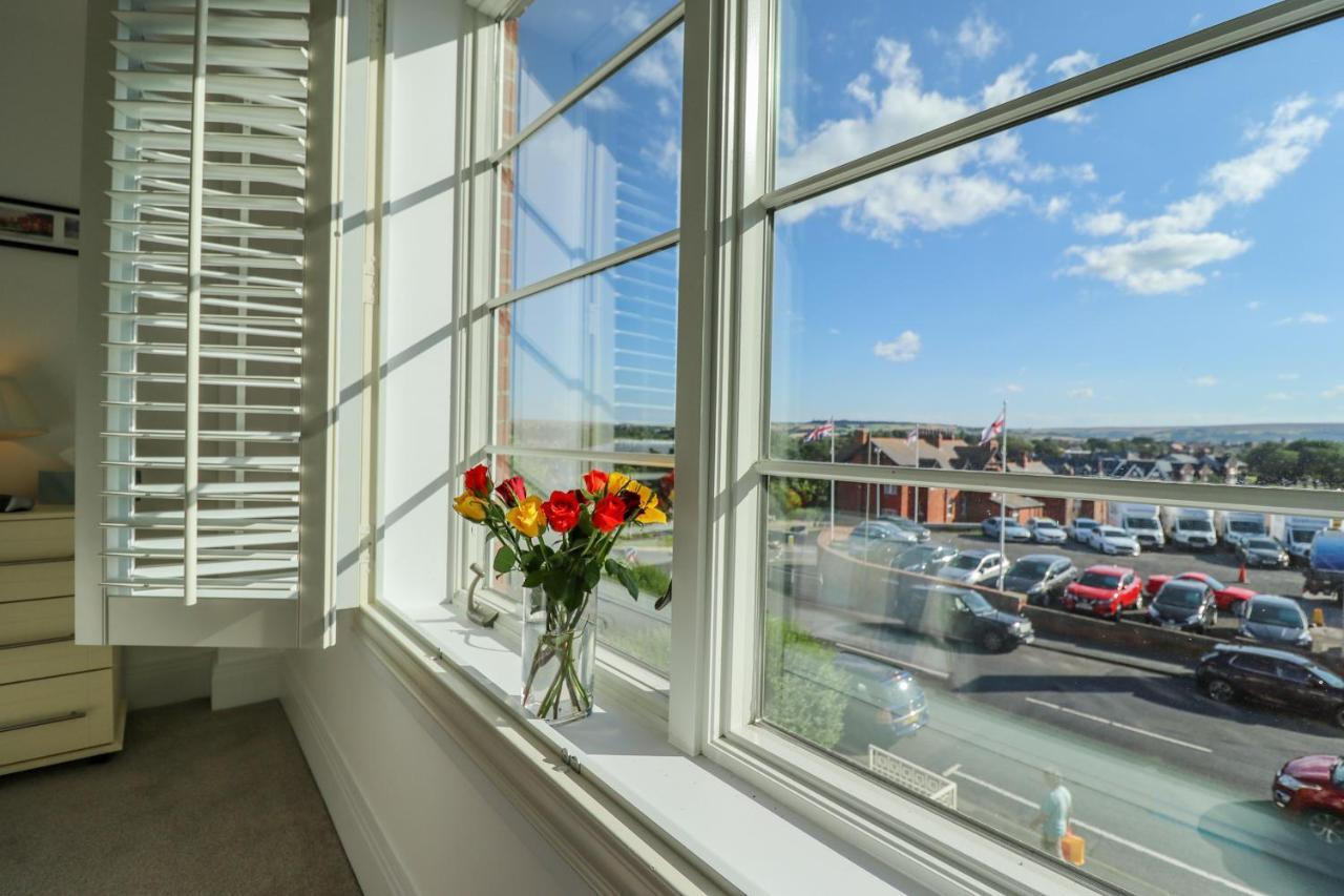 Above & Beyond Apartamento Whitby Exterior foto