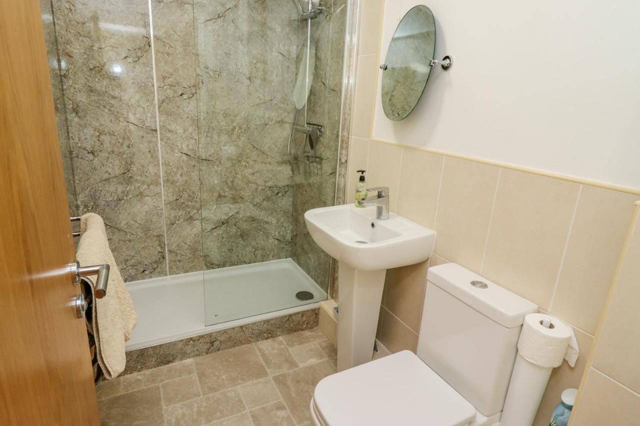 Above & Beyond Apartamento Whitby Exterior foto