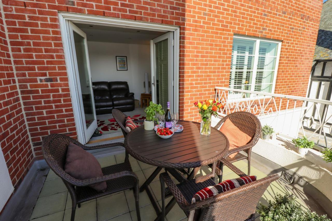 Above & Beyond Apartamento Whitby Exterior foto