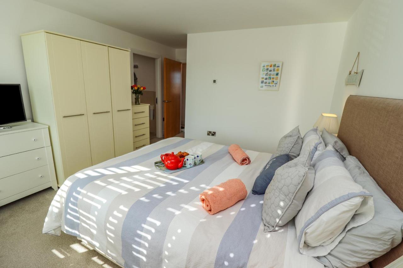 Above & Beyond Apartamento Whitby Exterior foto