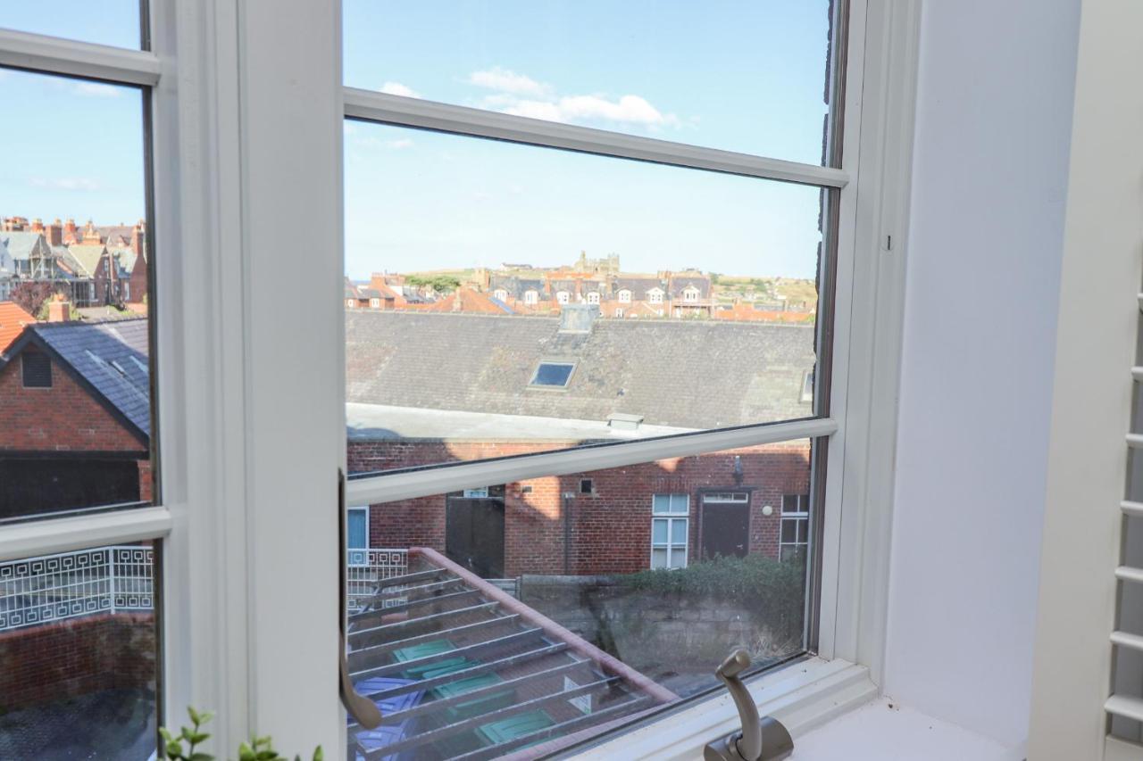 Above & Beyond Apartamento Whitby Exterior foto