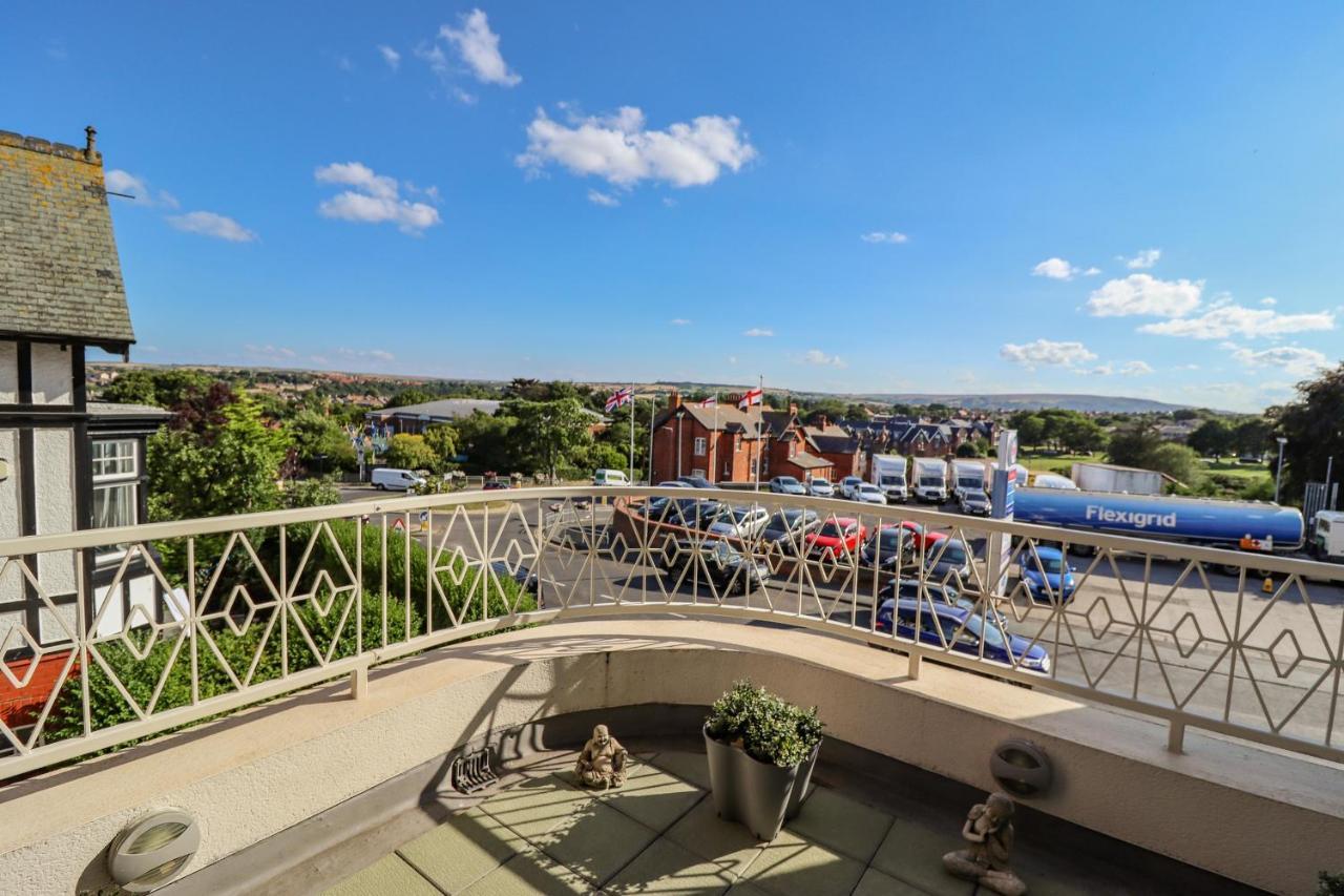Above & Beyond Apartamento Whitby Exterior foto
