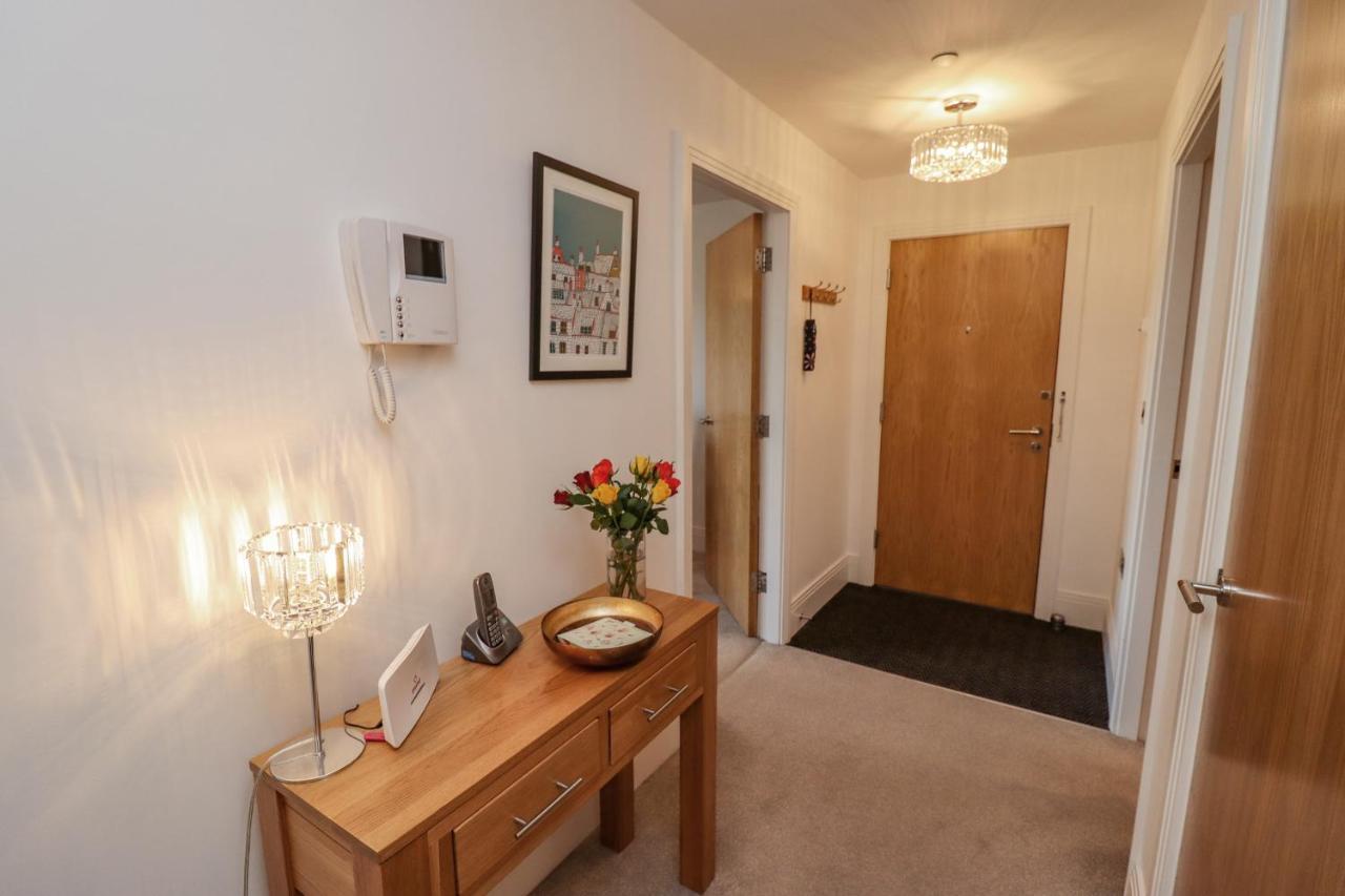 Above & Beyond Apartamento Whitby Exterior foto