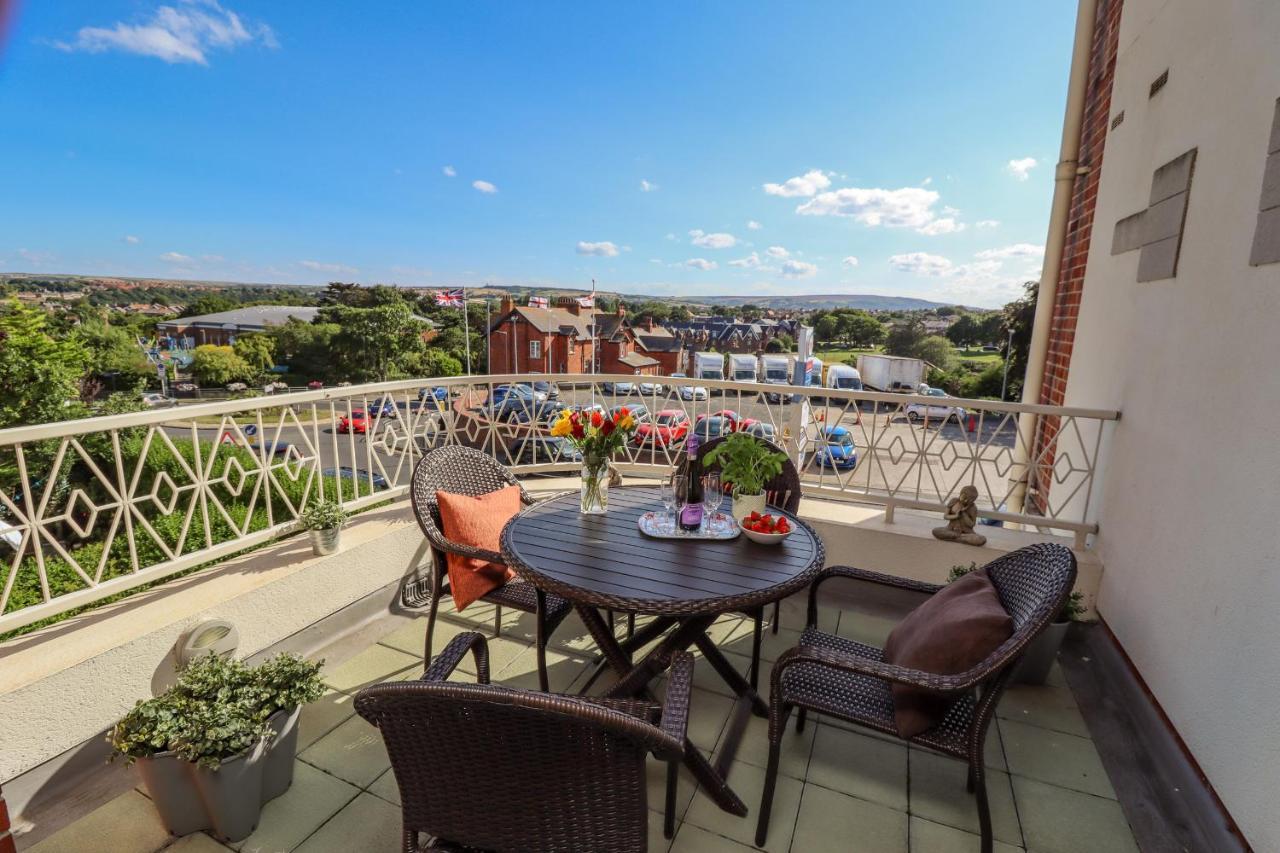 Above & Beyond Apartamento Whitby Exterior foto